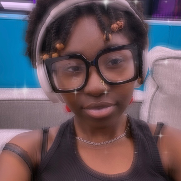 Meet your Posher, Promise 🪷 - Picture 2 of 5